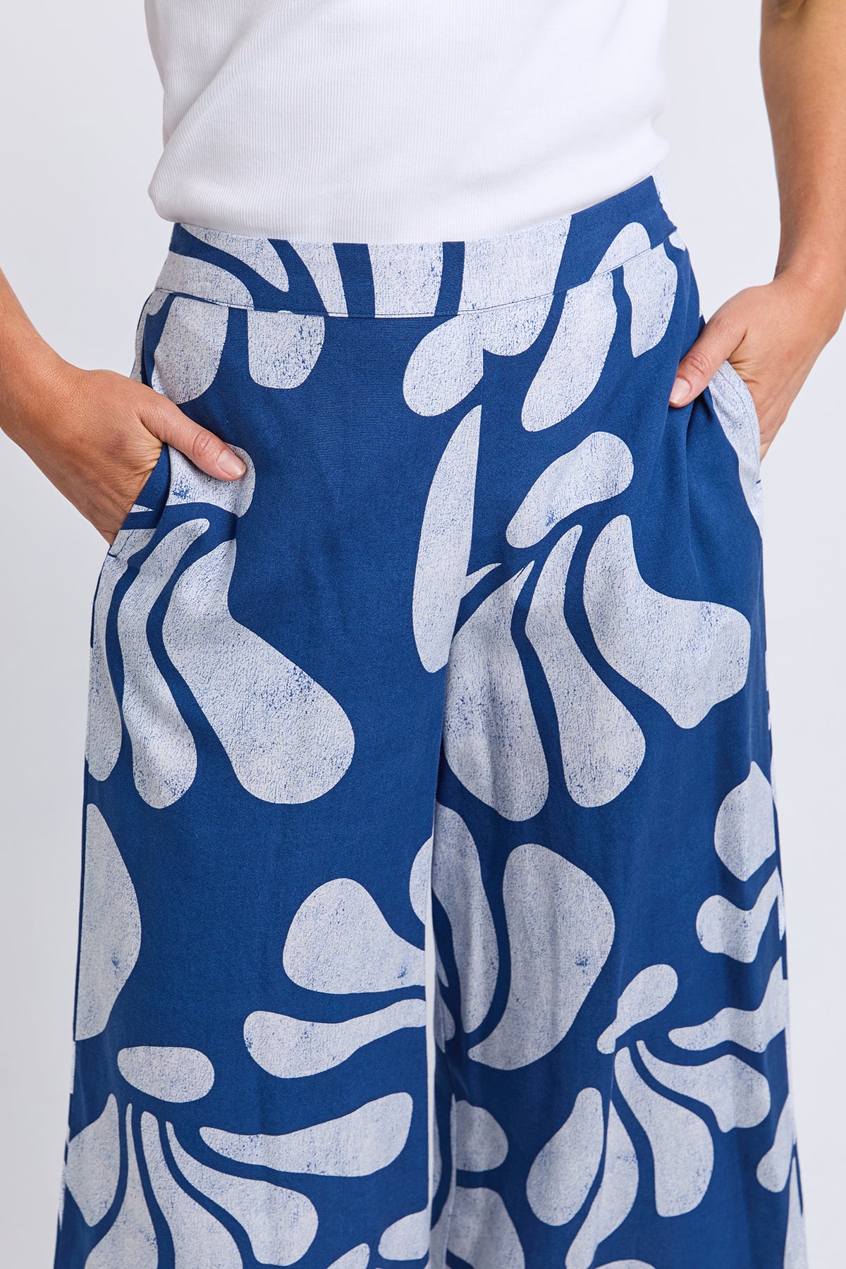 Celeste Pant Classic Navy Print