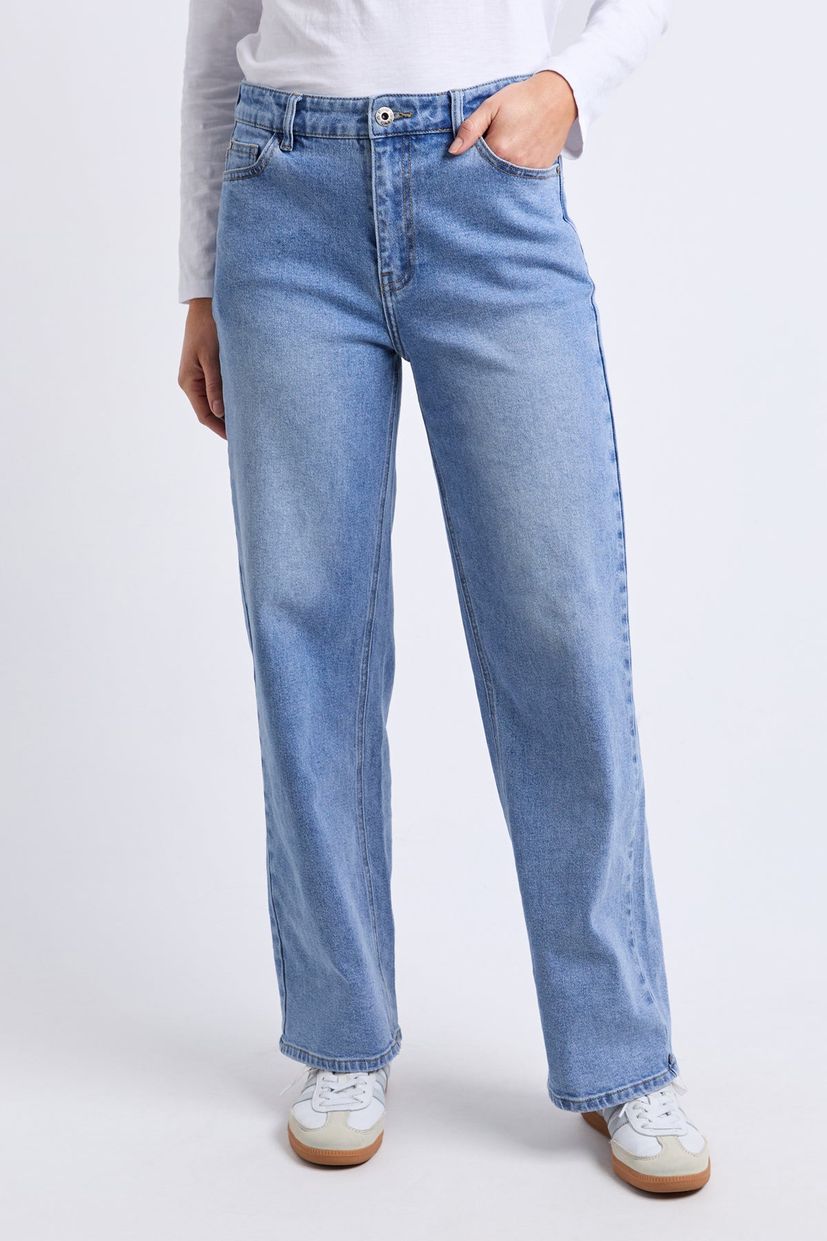 Evie Straight Leg Jean Mid Blue Wash