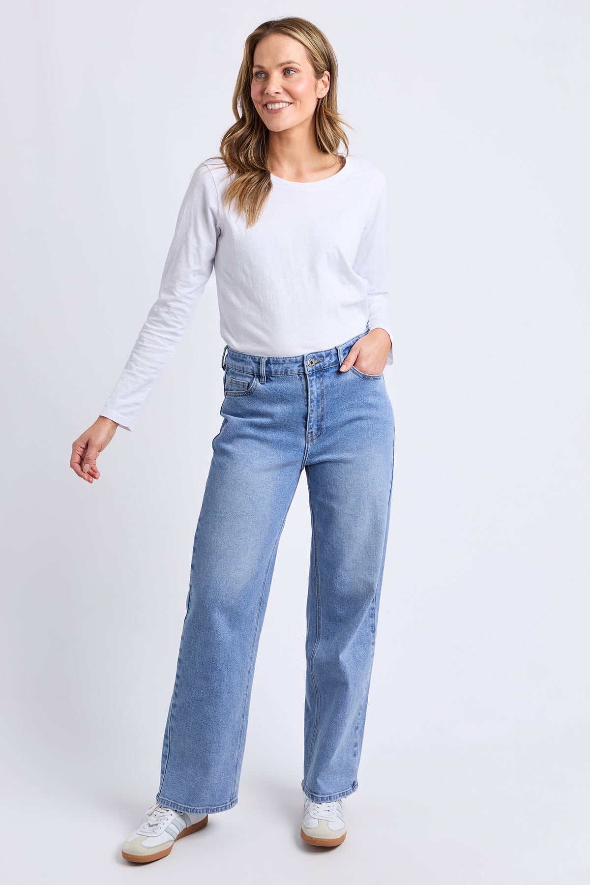 Evie Straight Leg Jean Mid Blue Wash