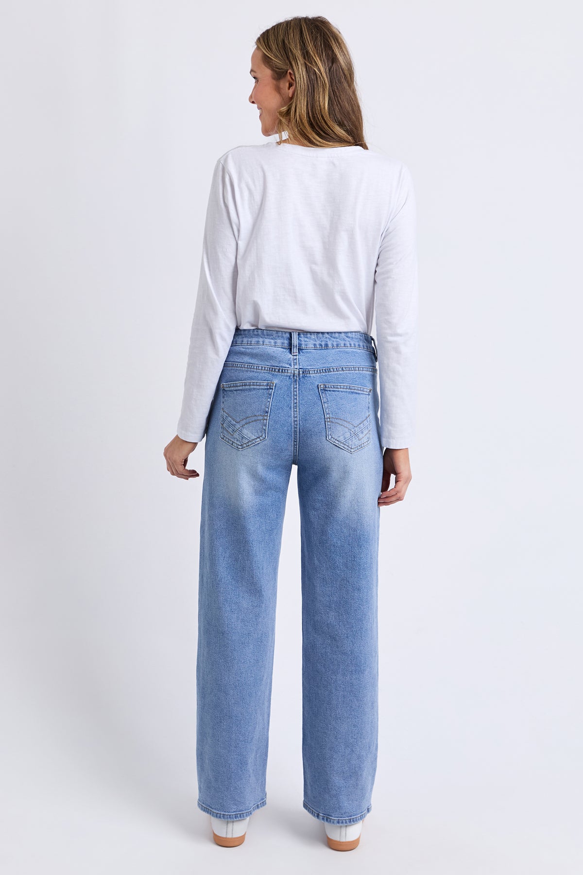 Evie Straight Leg Jean Mid Blue Wash