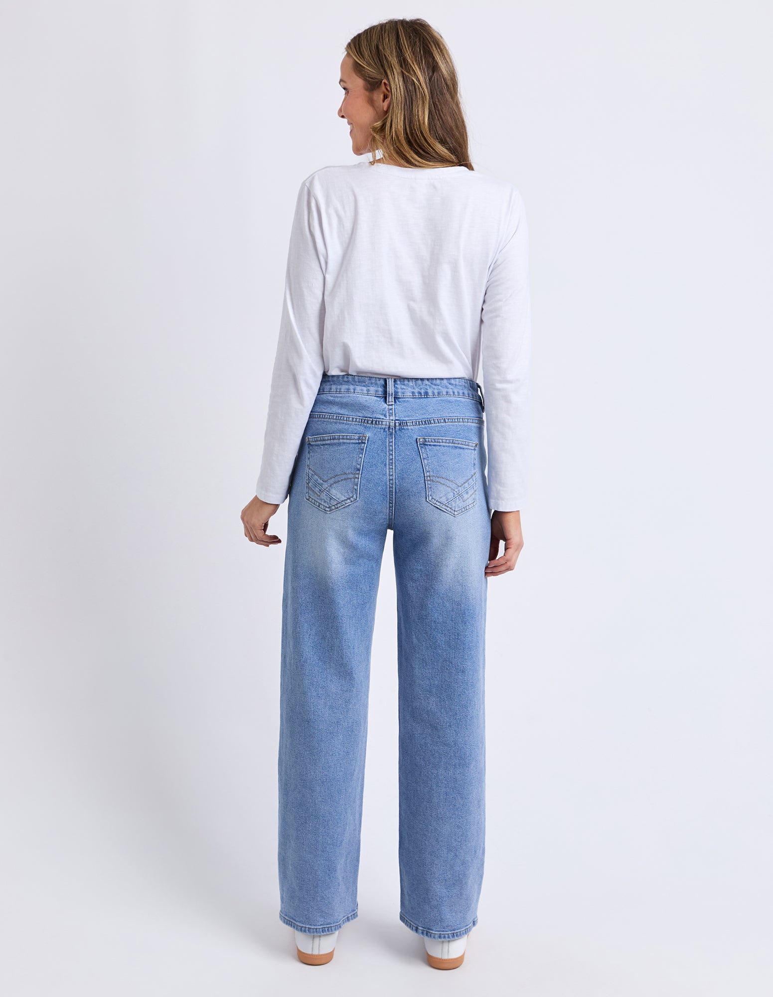 Evie Straight Leg Jean Mid Blue Wash