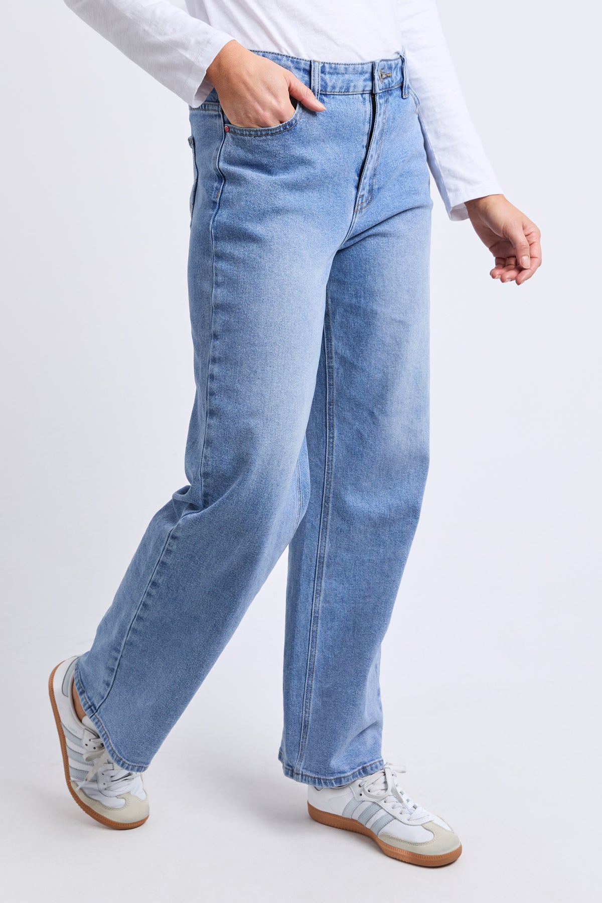 Evie Straight Leg Jean Mid Blue Wash