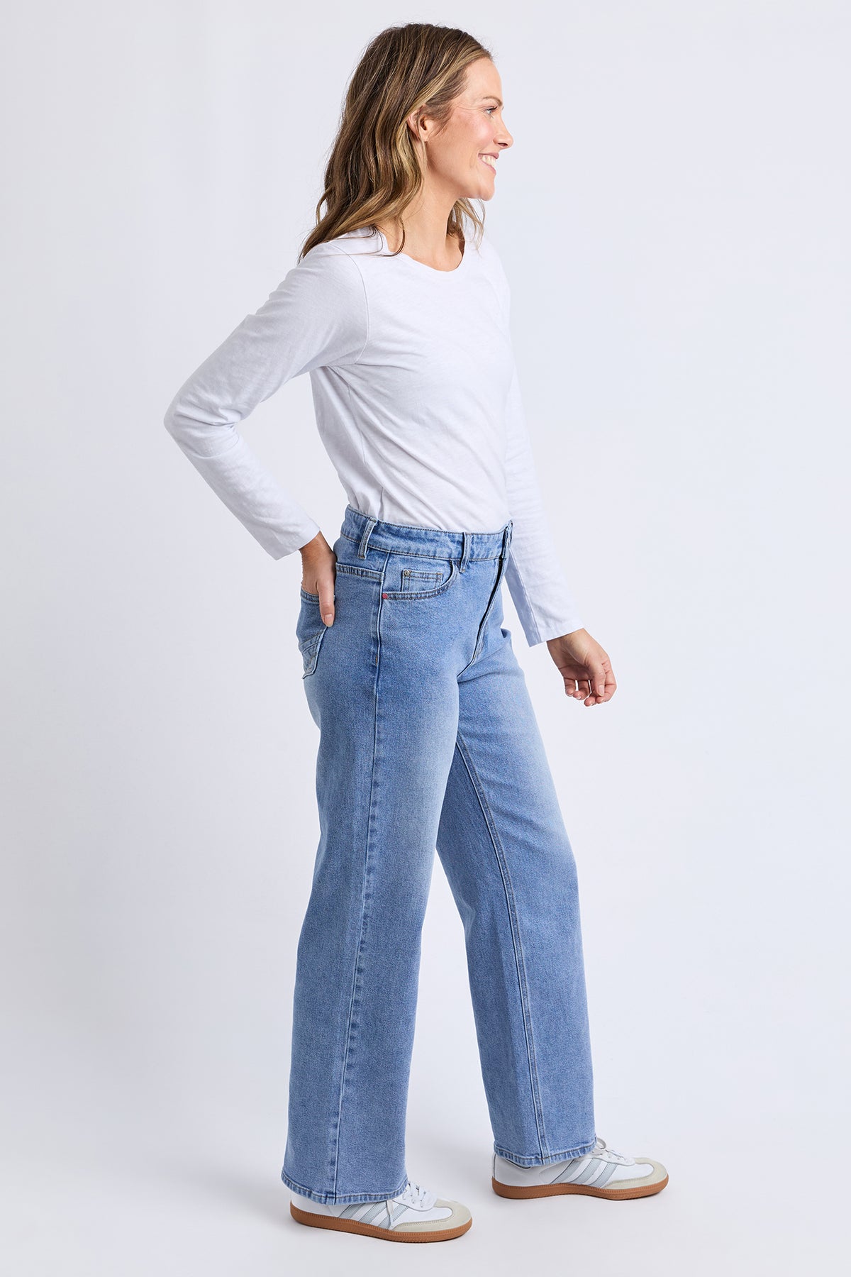 Evie Straight Leg Jean Mid Blue Wash