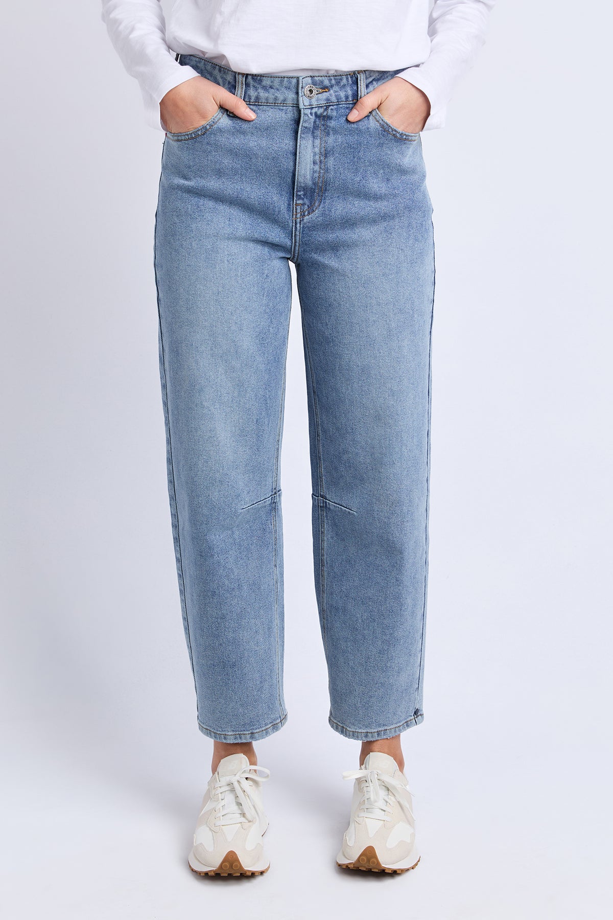 Bessie Barrel Leg Jean Mid Blue Wash