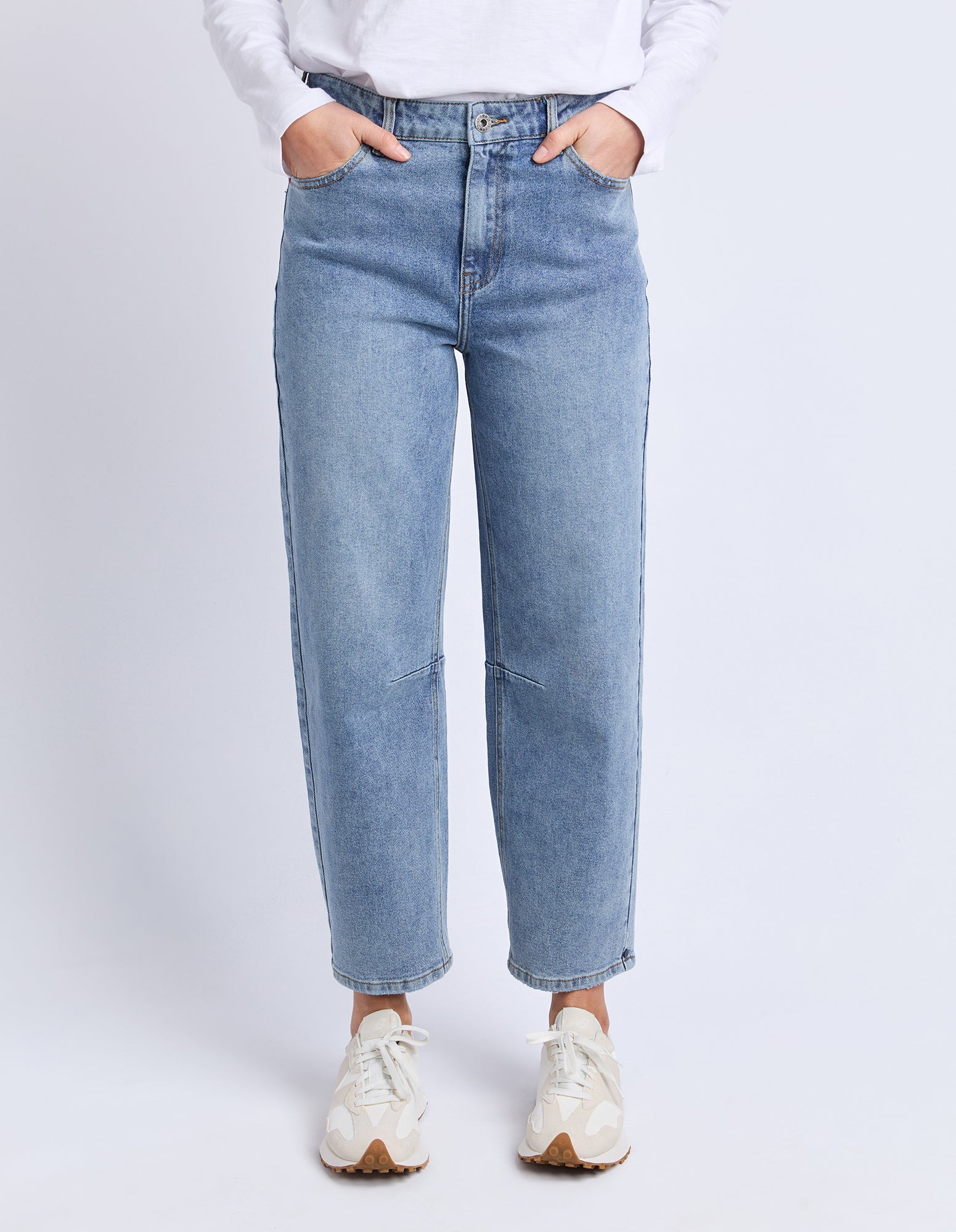 Bessie Barrel Leg Jean Mid Blue Wash