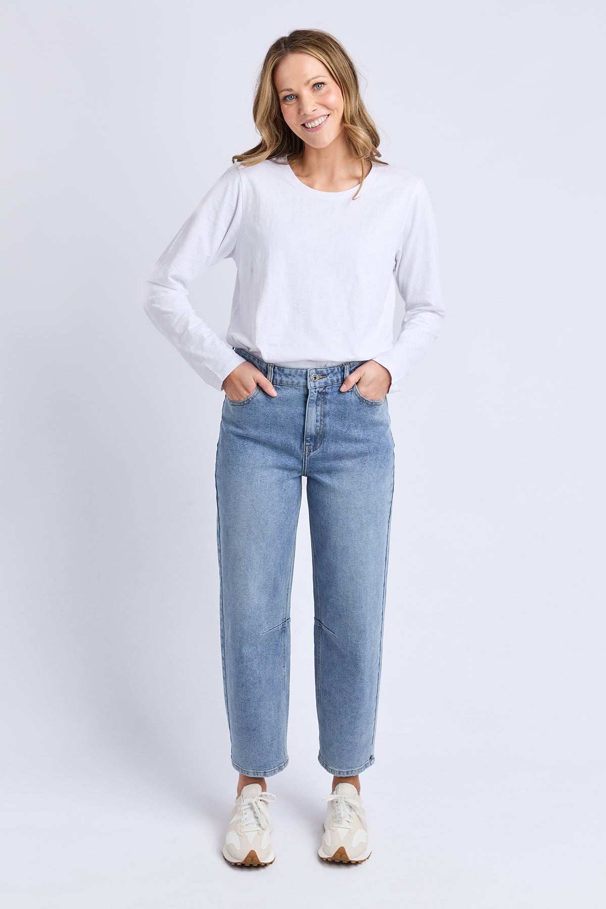 Bessie Barrel Leg Jean Mid Blue Wash
