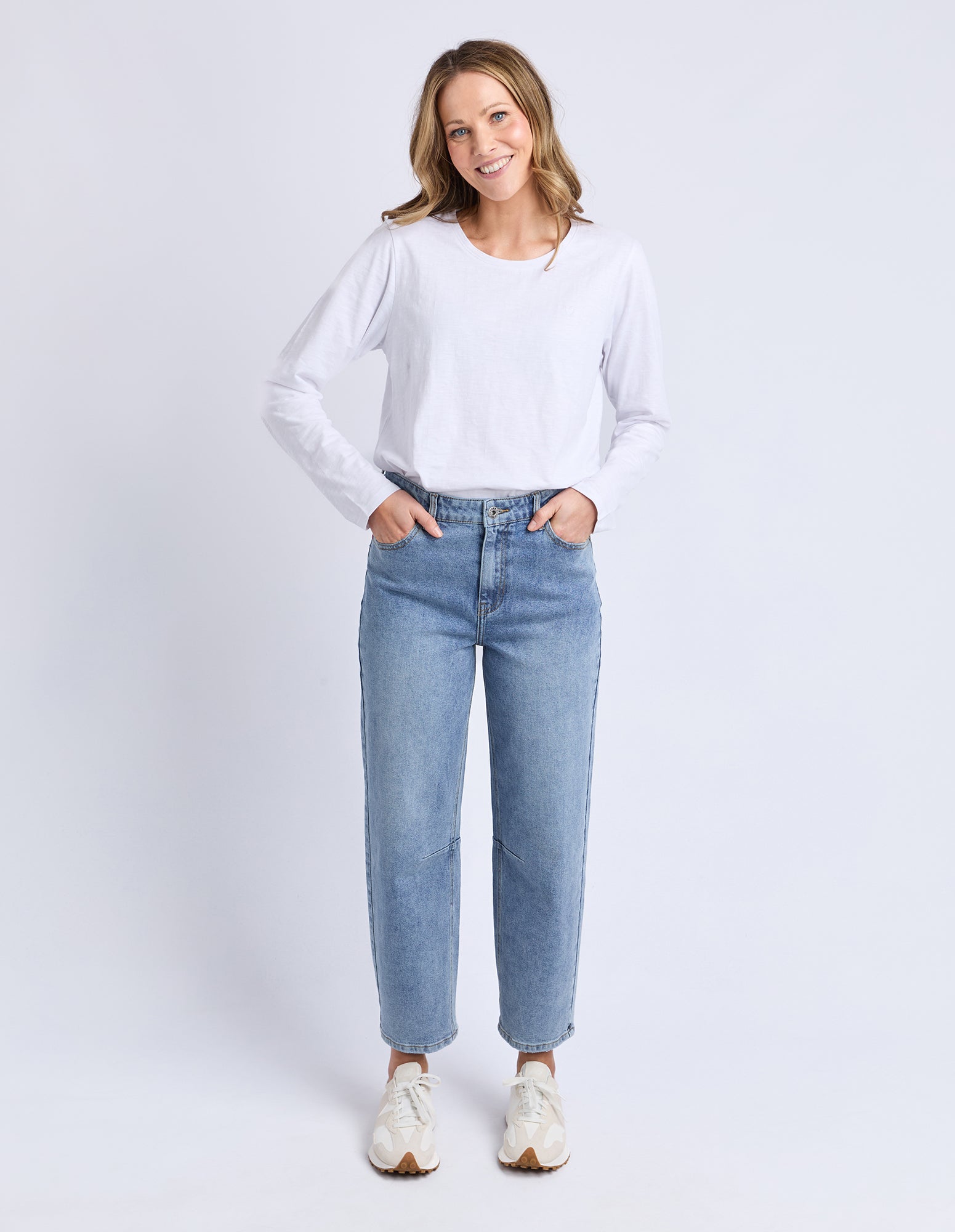 Bessie Barrel Leg Jean Mid Blue Wash