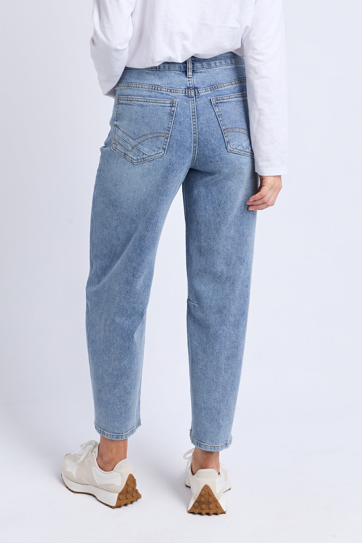 Bessie Barrel Leg Jean Mid Blue Wash