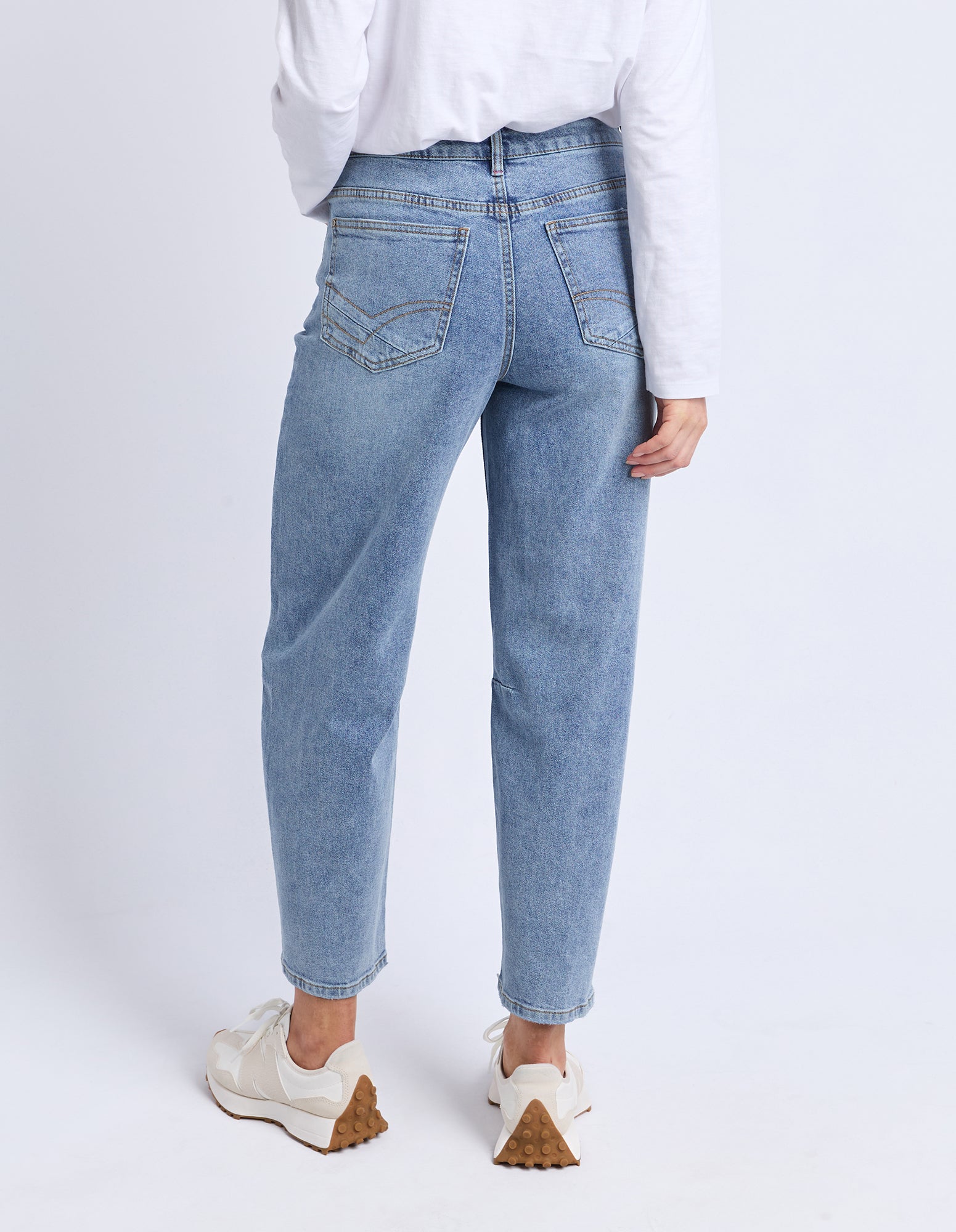 Bessie Barrel Leg Jean Mid Blue Wash