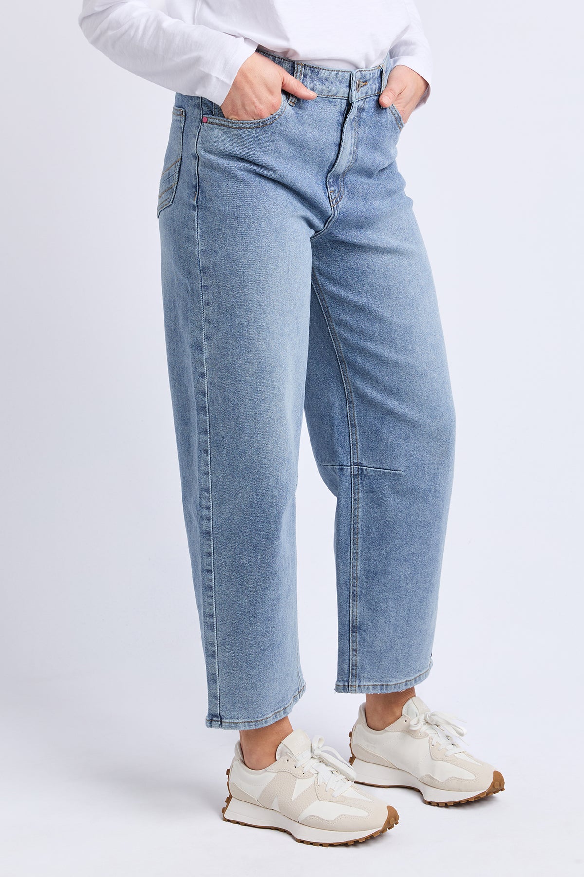 Bessie Barrel Leg Jean Mid Blue Wash