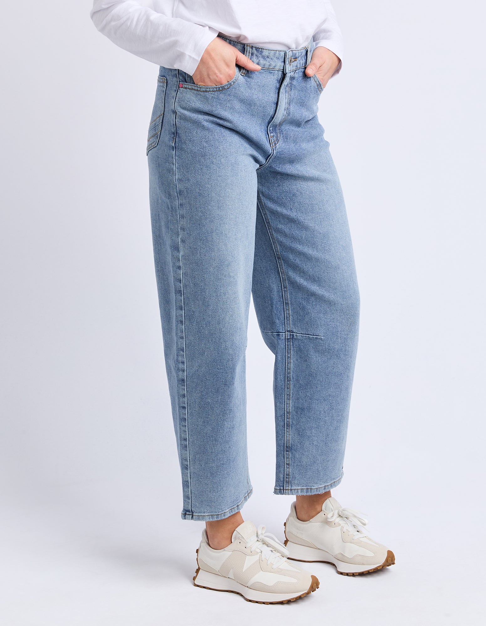 Bessie Barrel Leg Jean Mid Blue Wash