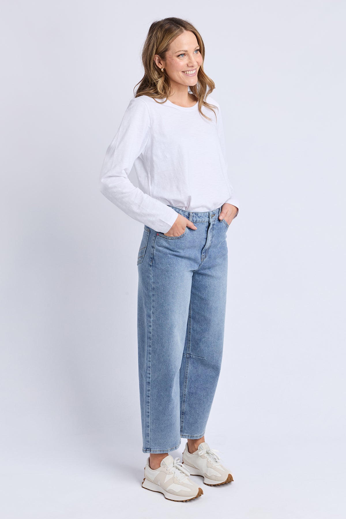 Bessie Barrel Leg Jean Mid Blue Wash