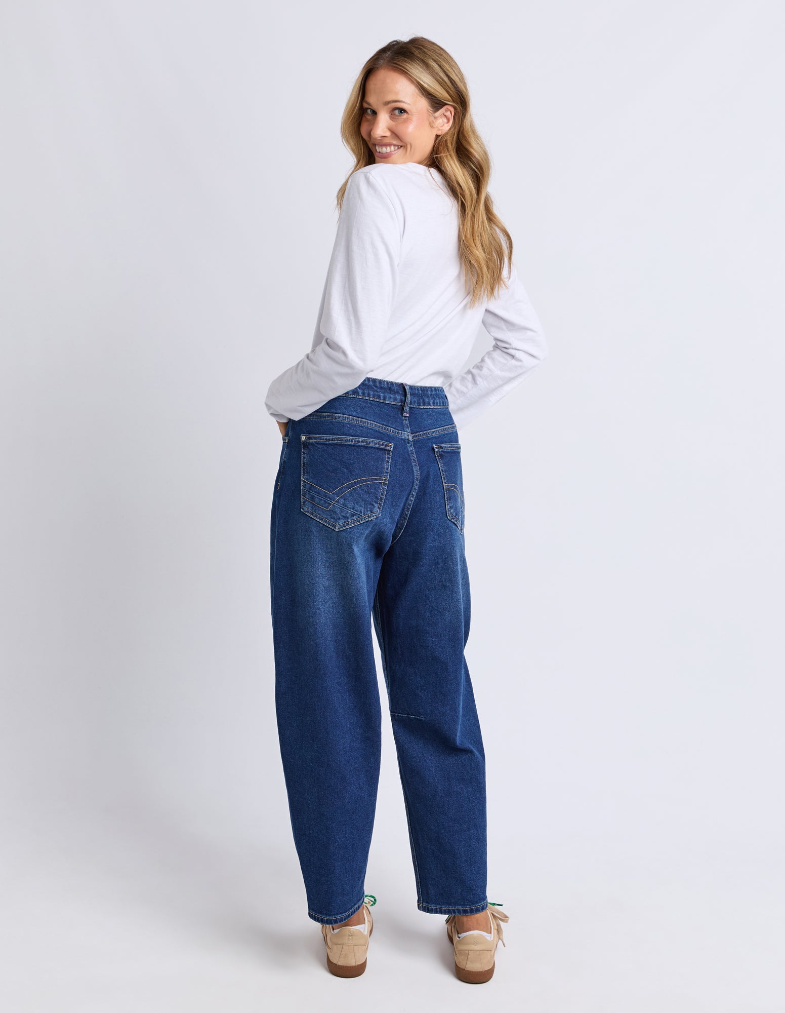 Bessie Barrel Leg Jean Dark Blue Wash