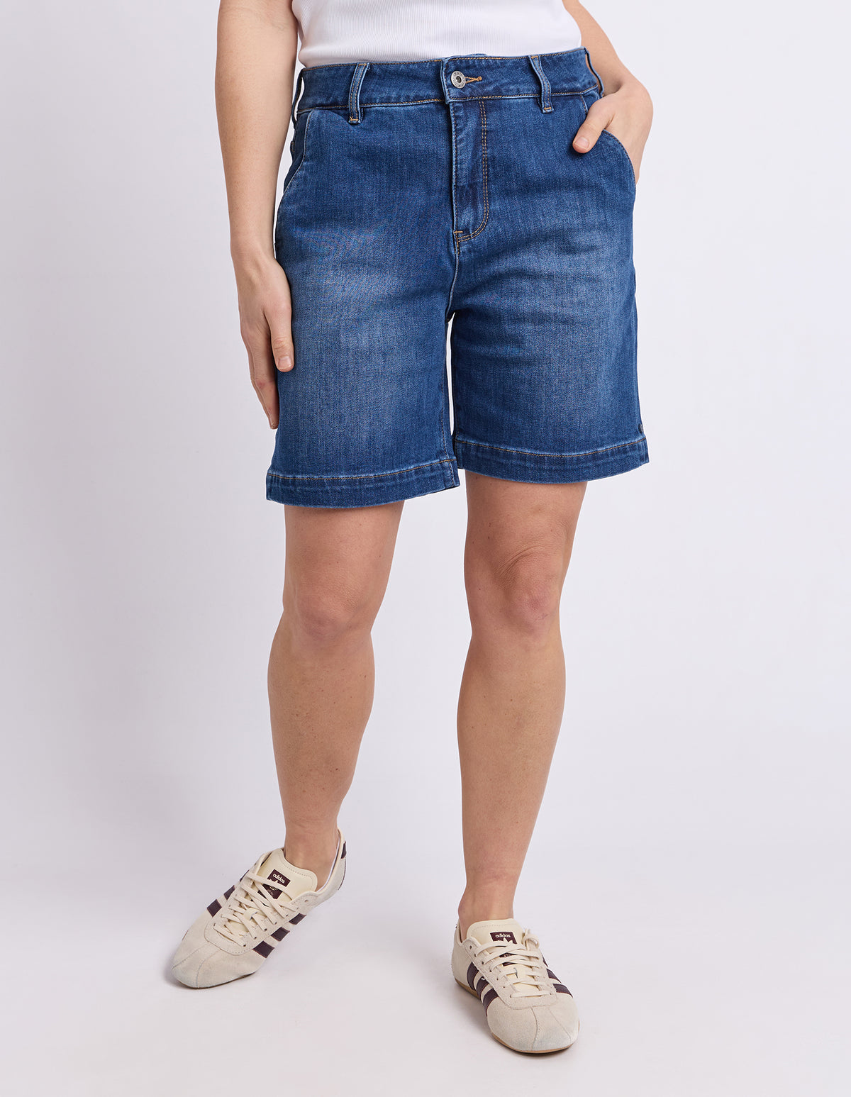 Izzy Denim Short Mid Blue Wash