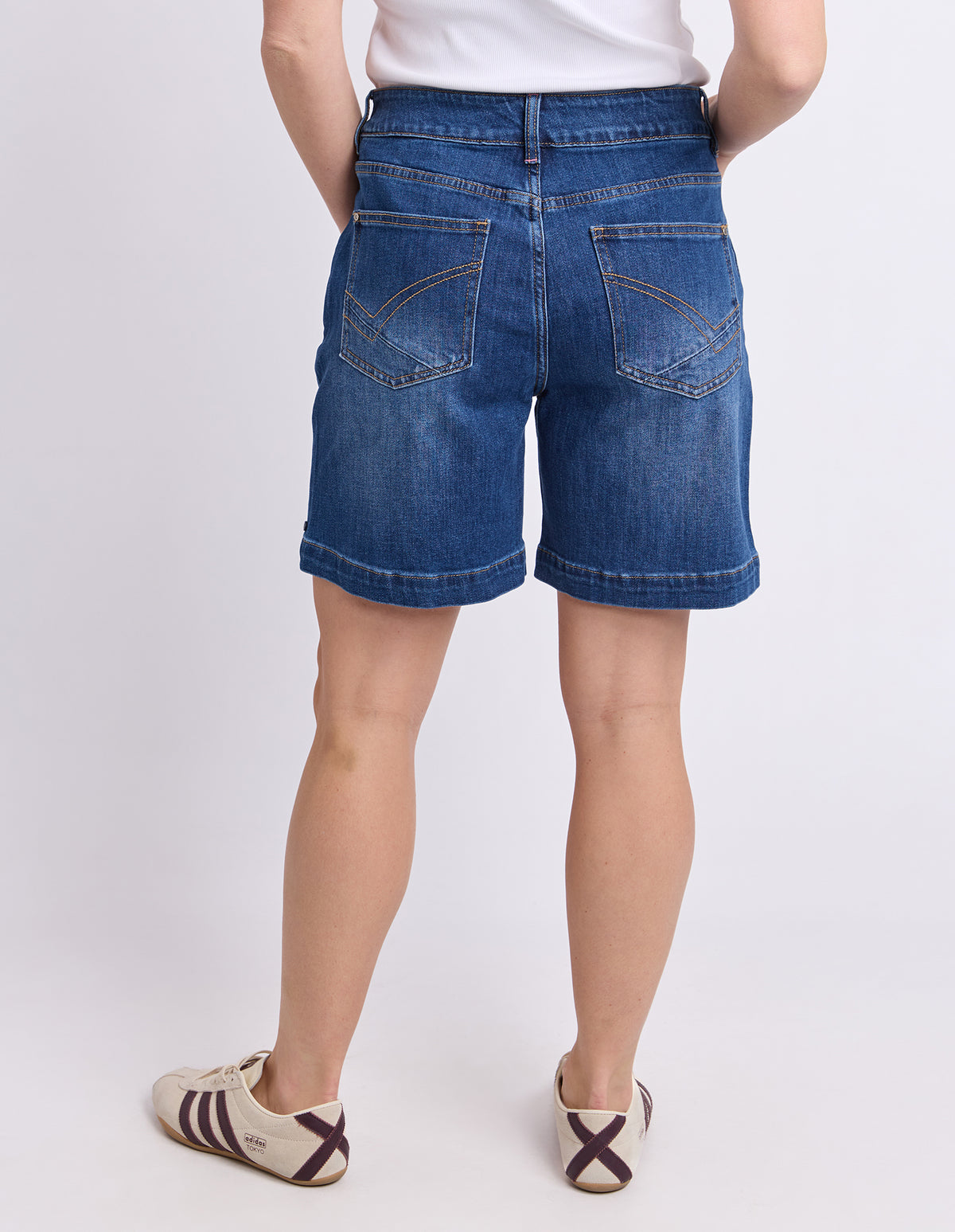 Izzy Denim Short Mid Blue Wash