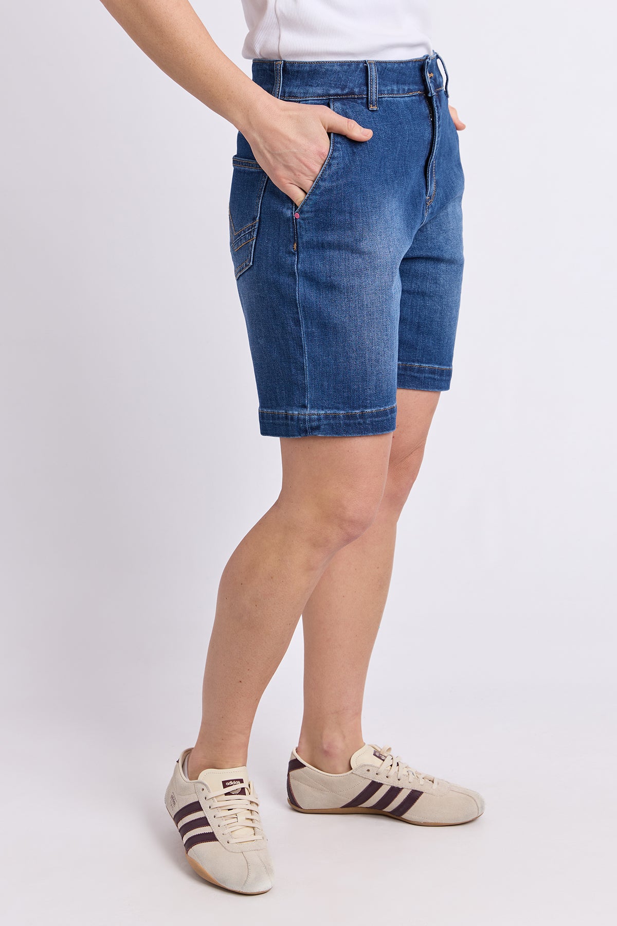 Izzy Denim Short Mid Blue Wash