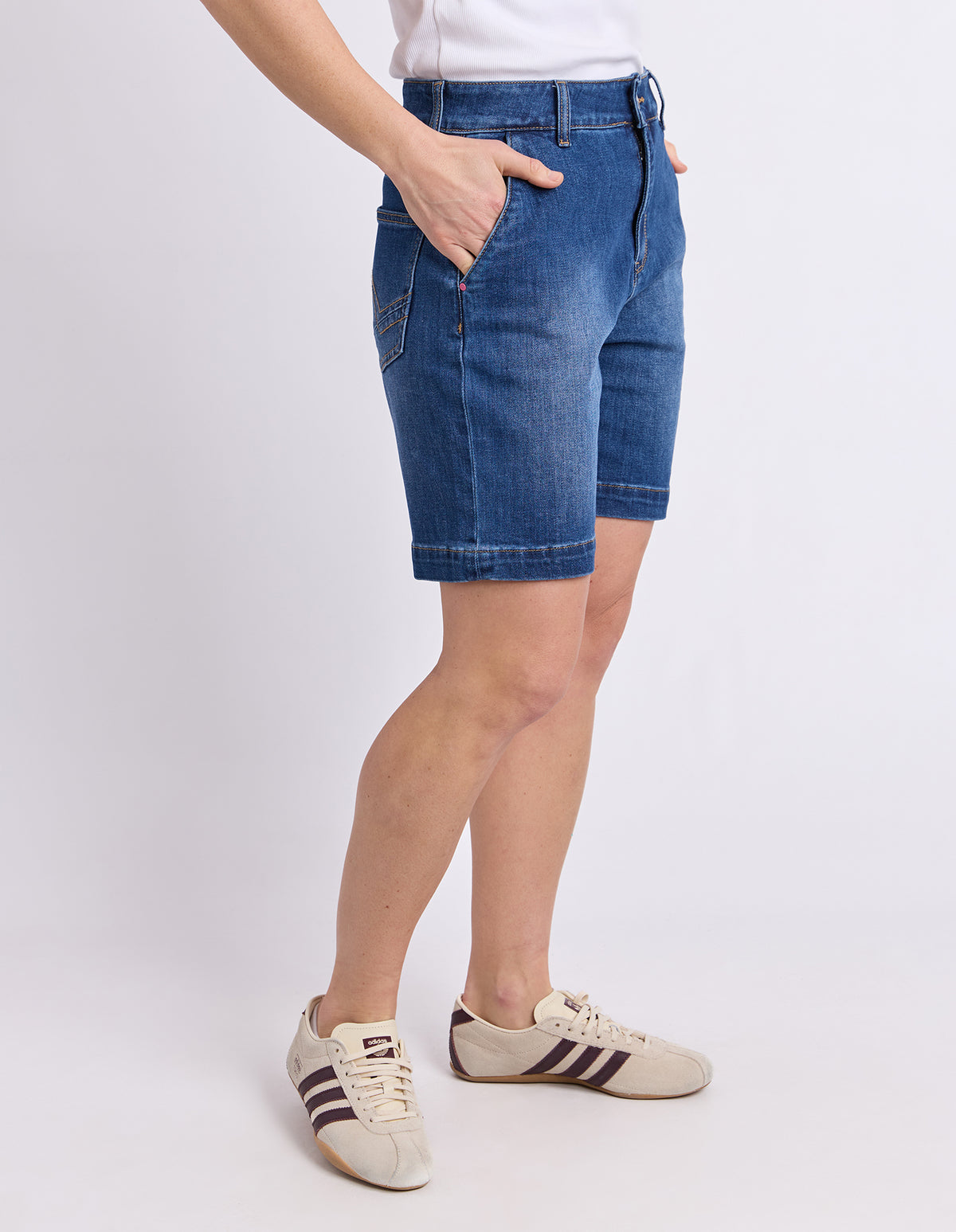 Izzy Denim Short Mid Blue Wash