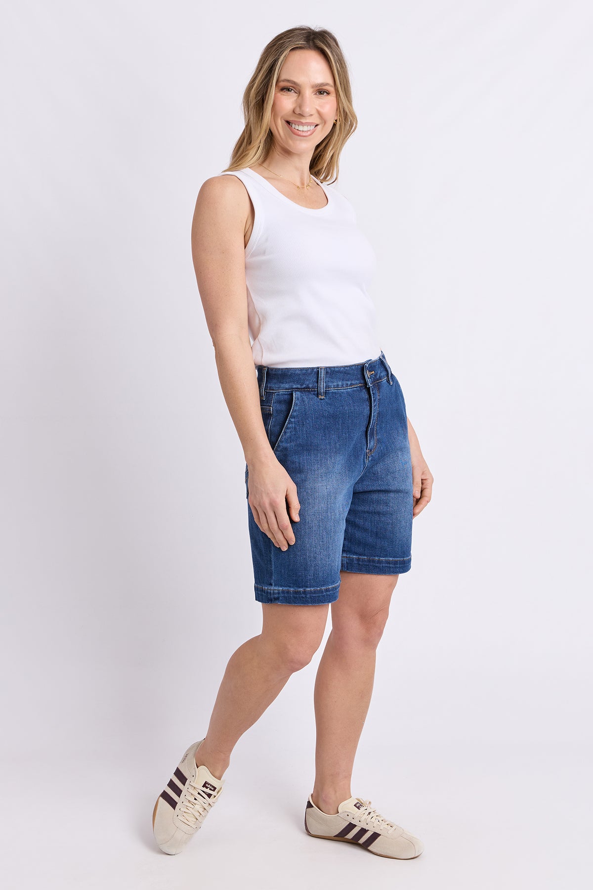 Izzy Denim Short Mid Blue Wash