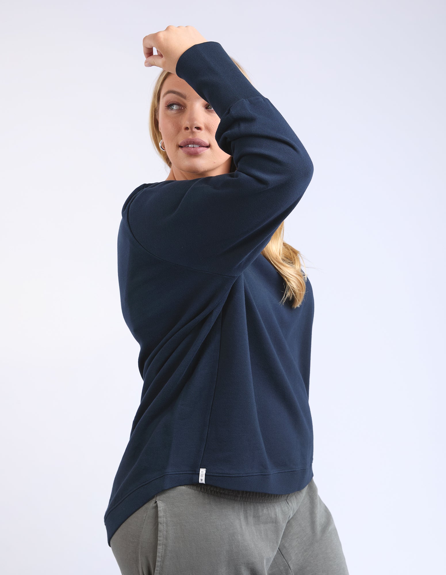 81X4169.NAVY_4_C_1770095430000