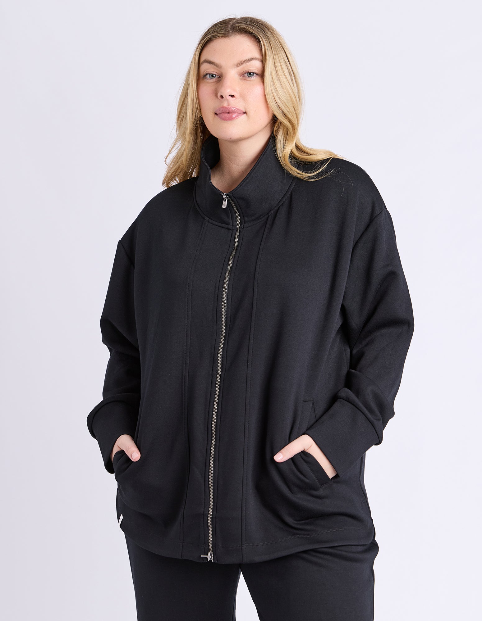 Beatrice Zip Thru Black