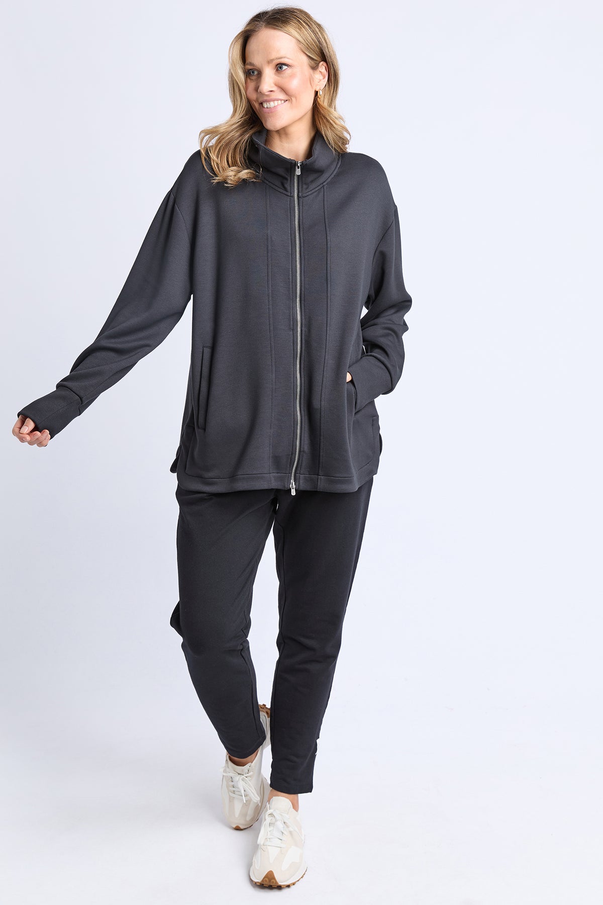 Beatrice Zip Thru Black