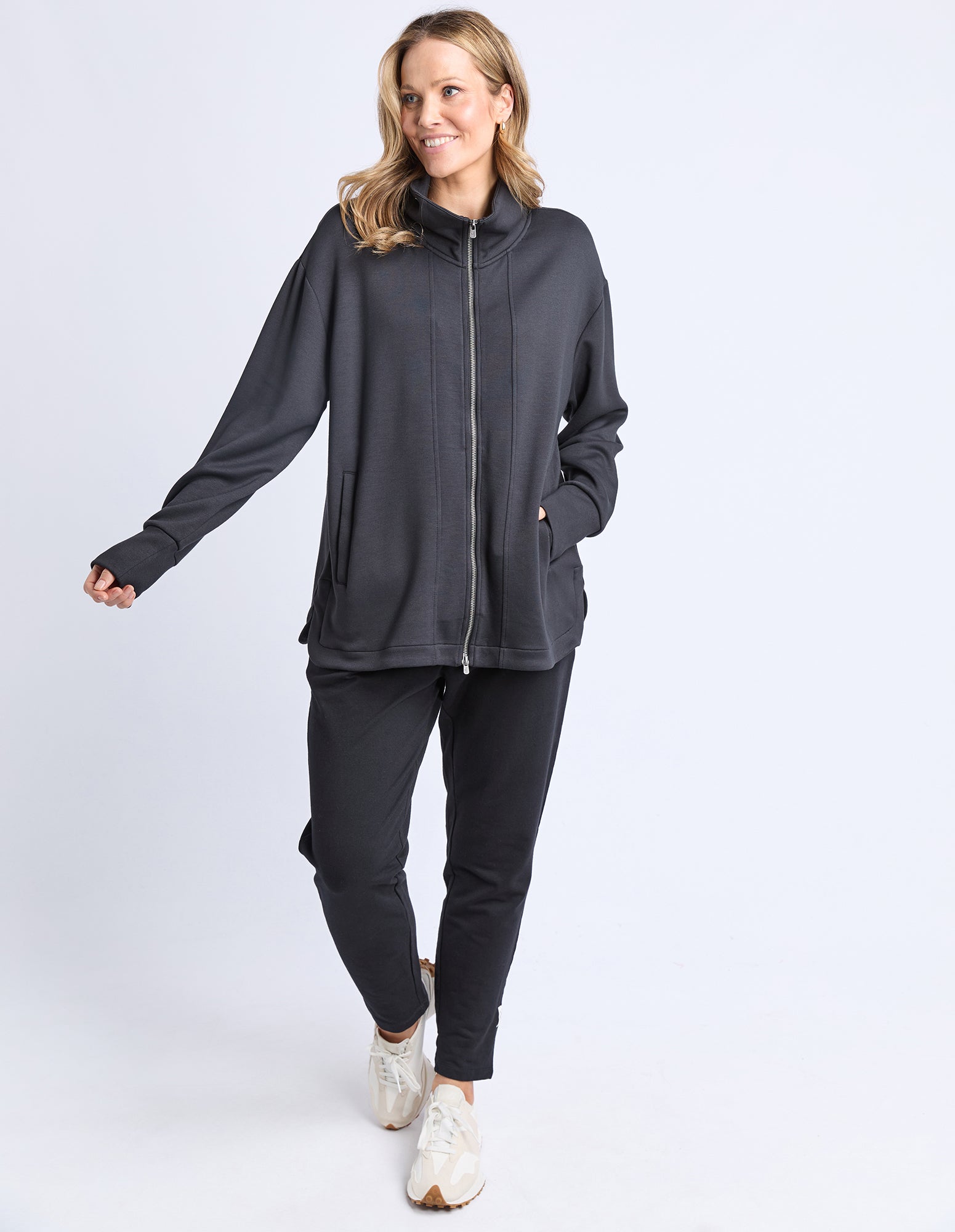 Beatrice Zip Thru Black