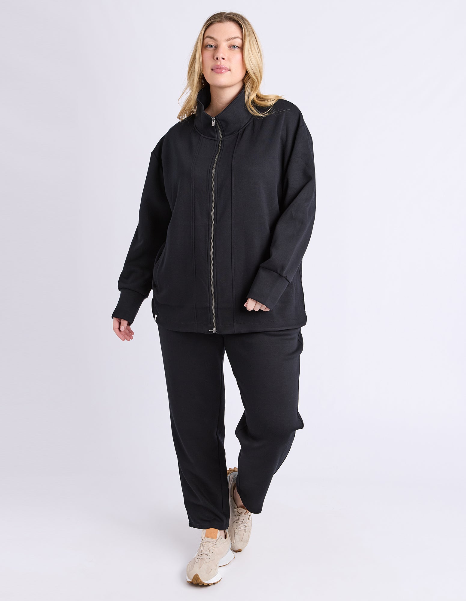Beatrice Zip Thru Black