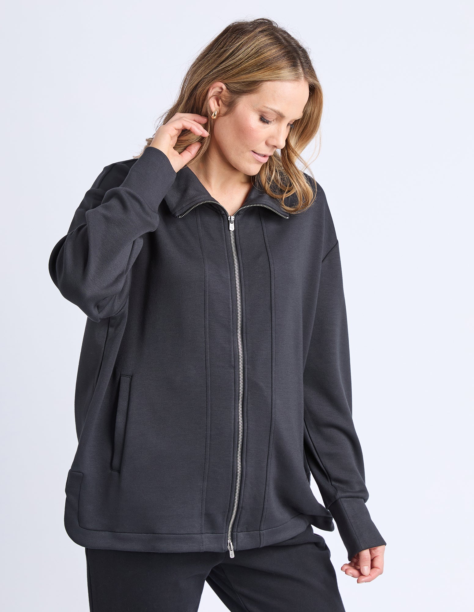 Beatrice Zip Thru Black
