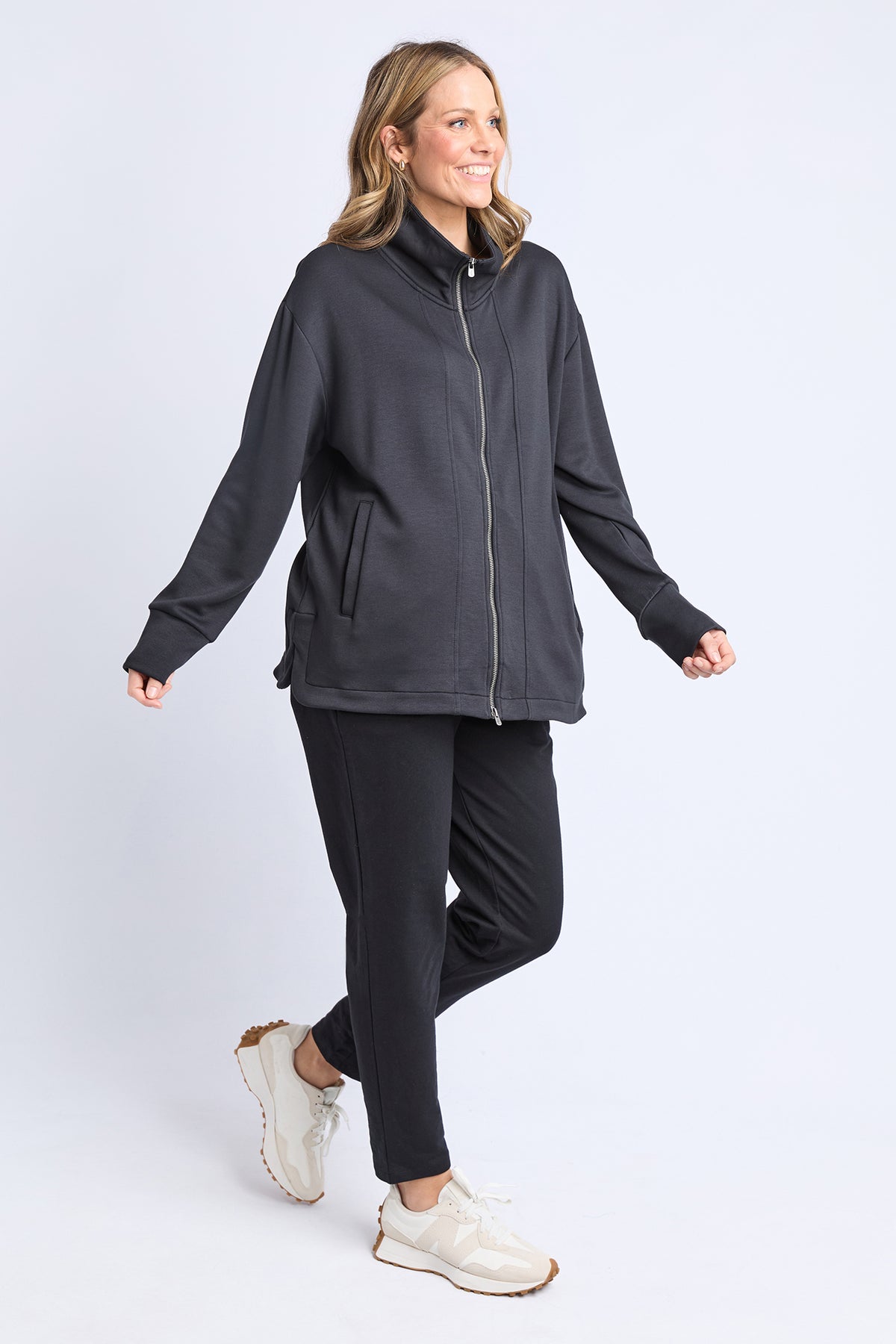 Beatrice Zip Thru Black