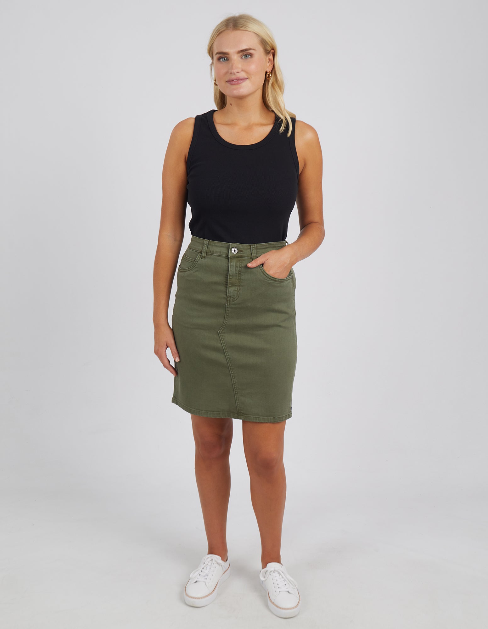 ZHANCHTONG Women's Low Waist Cargo Skirt Button Mini Cargo Denim Skirt with  Pocket (Army Green,S) at Amazon Women's Clothing store